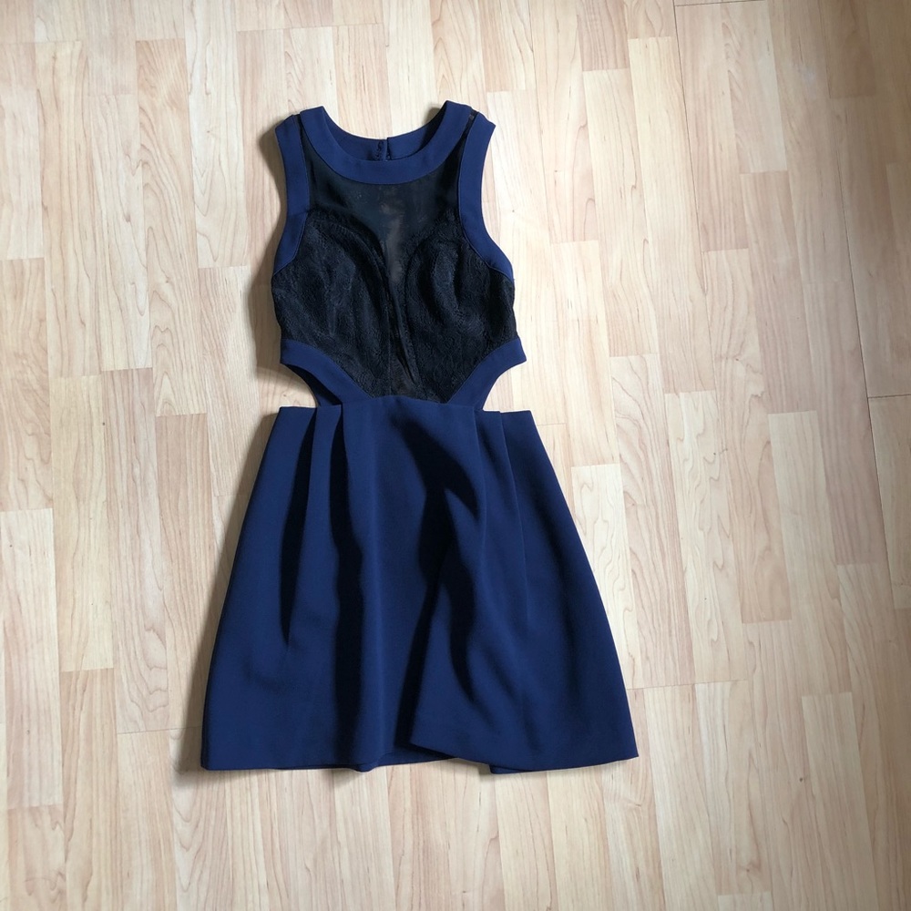 NWT BCBGeneration Lace Dress w Side Cutout size 2